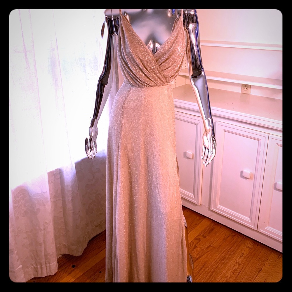 Gold sleeveless dress with slit